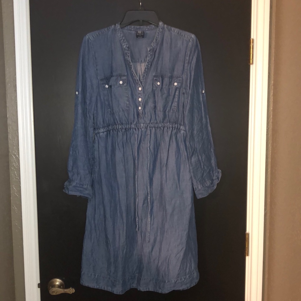 🦋 5 for $20
Good used condition Gap maternity dress size small.